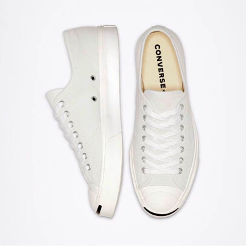 Women’s 9.5/Men’s Converse Size 8